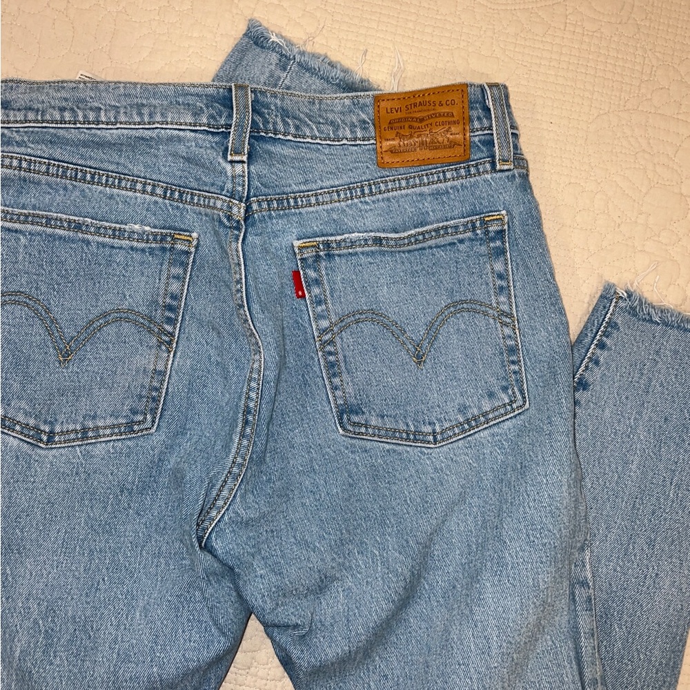 Levi’s light wash wedgie jeans size 27